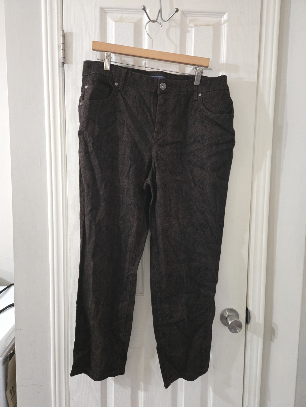 16w short Bandolino pants